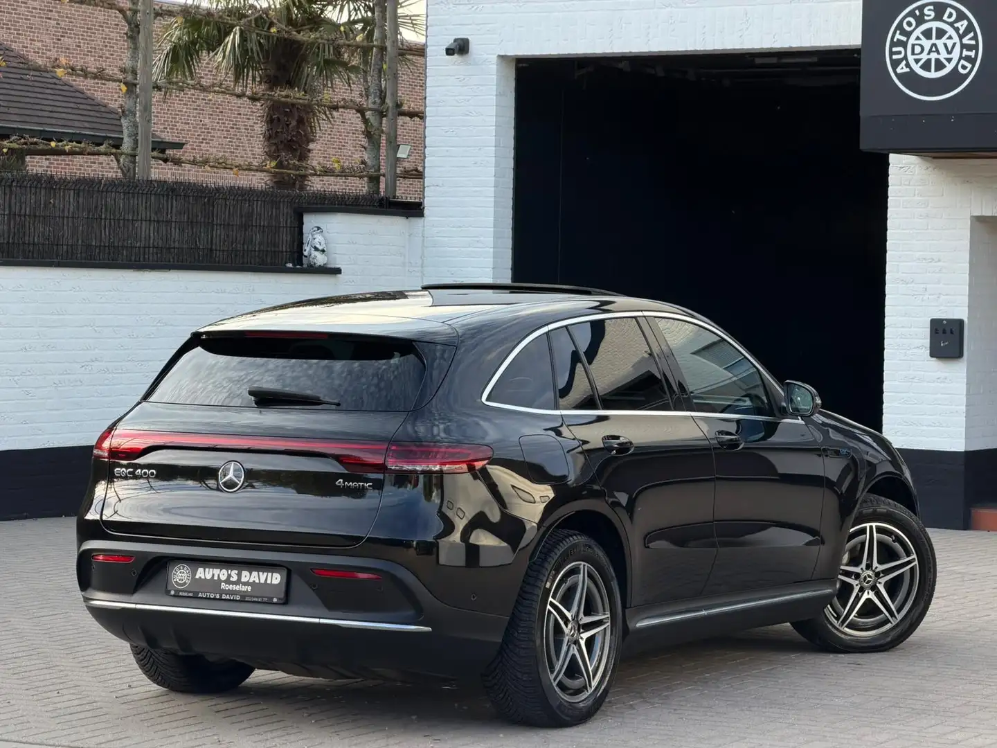 Mercedes-Benz EQC 400 EQC 400 4Matic AMG Line Electric Art Zwart - 2