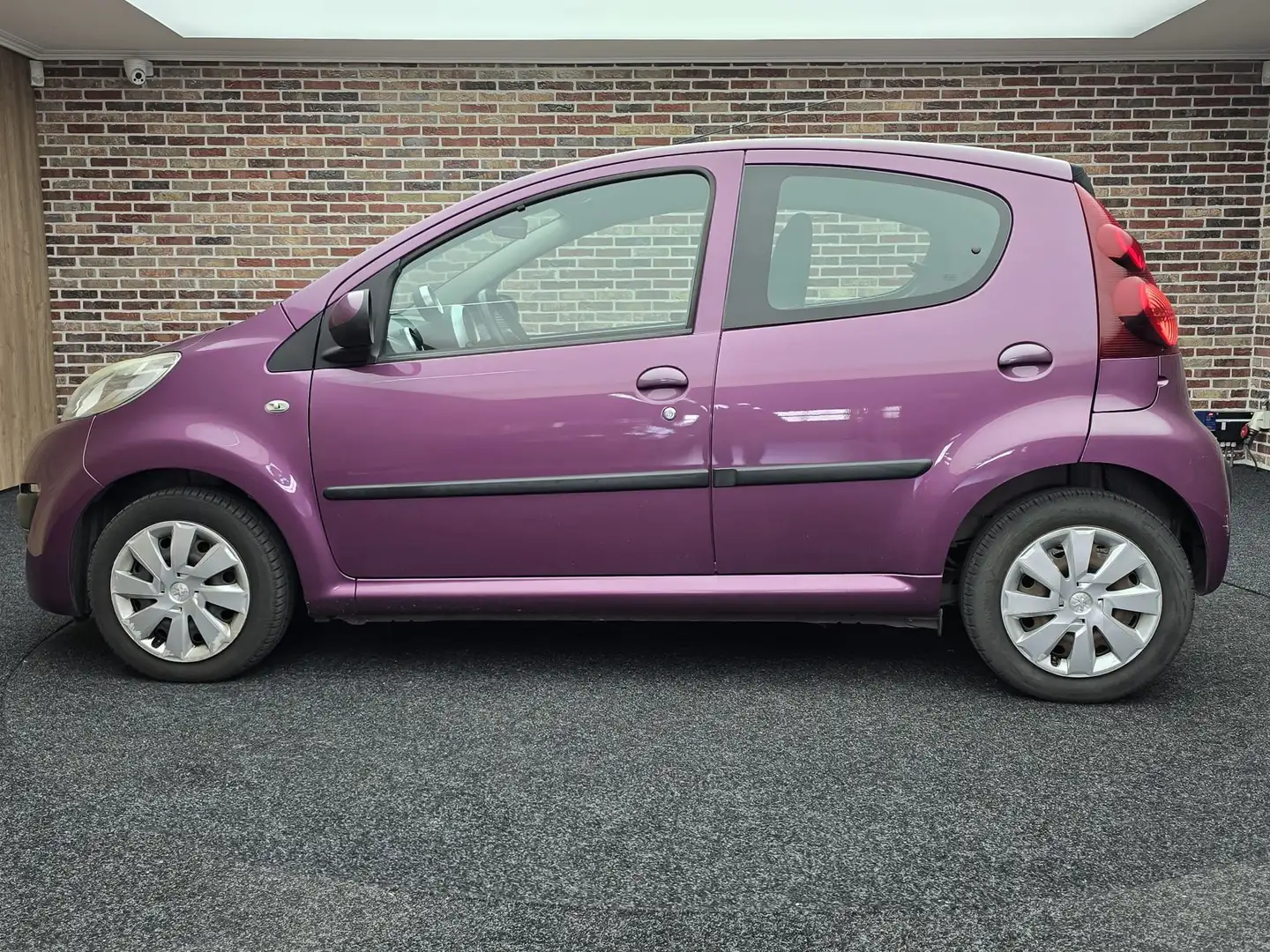 Peugeot 107 107 1.0 Envy Fialová - 2