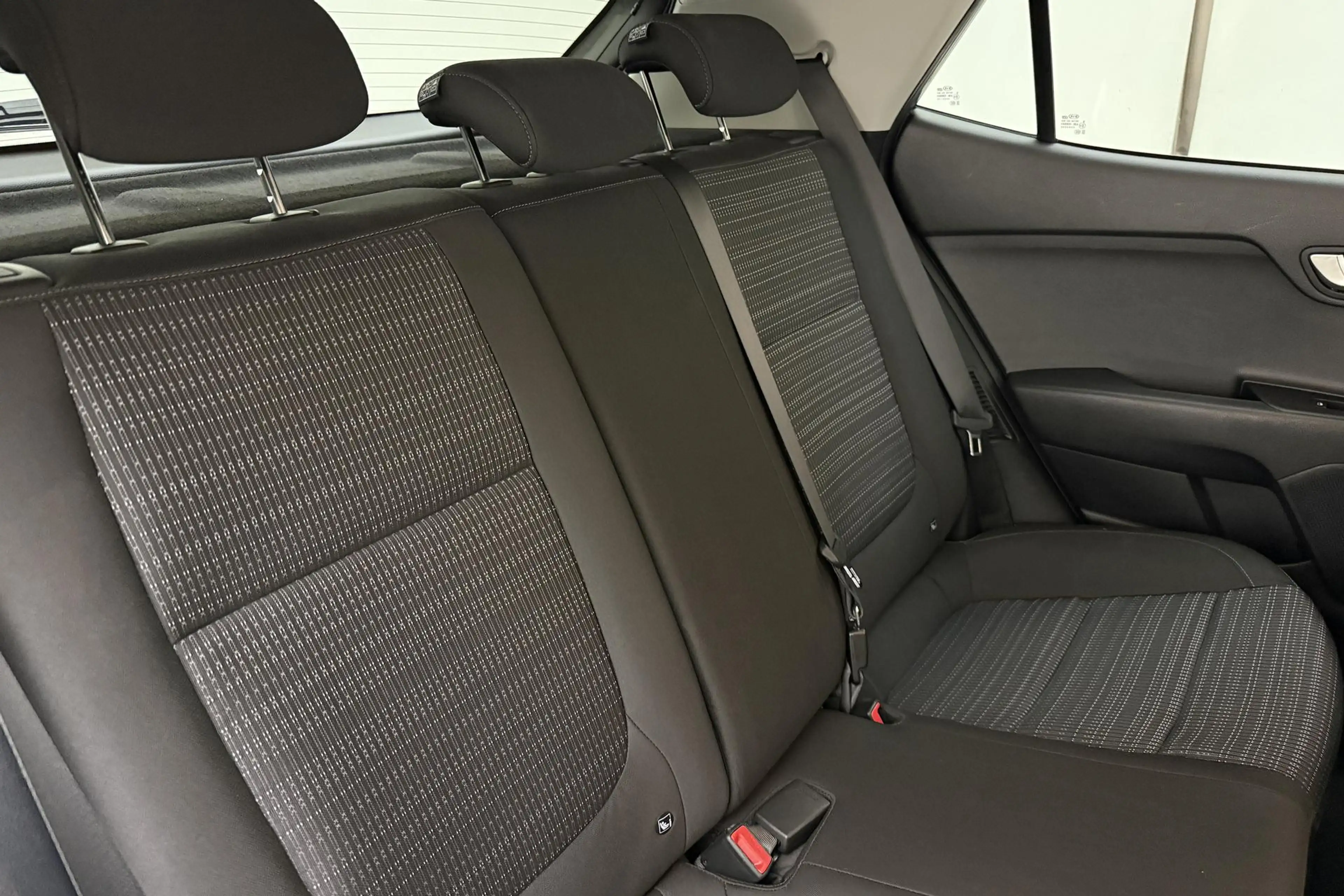Kia Stonic 1.0 T-GDi 100pk MHEV Dynamic Plus Line | Kia Garan — photo 14