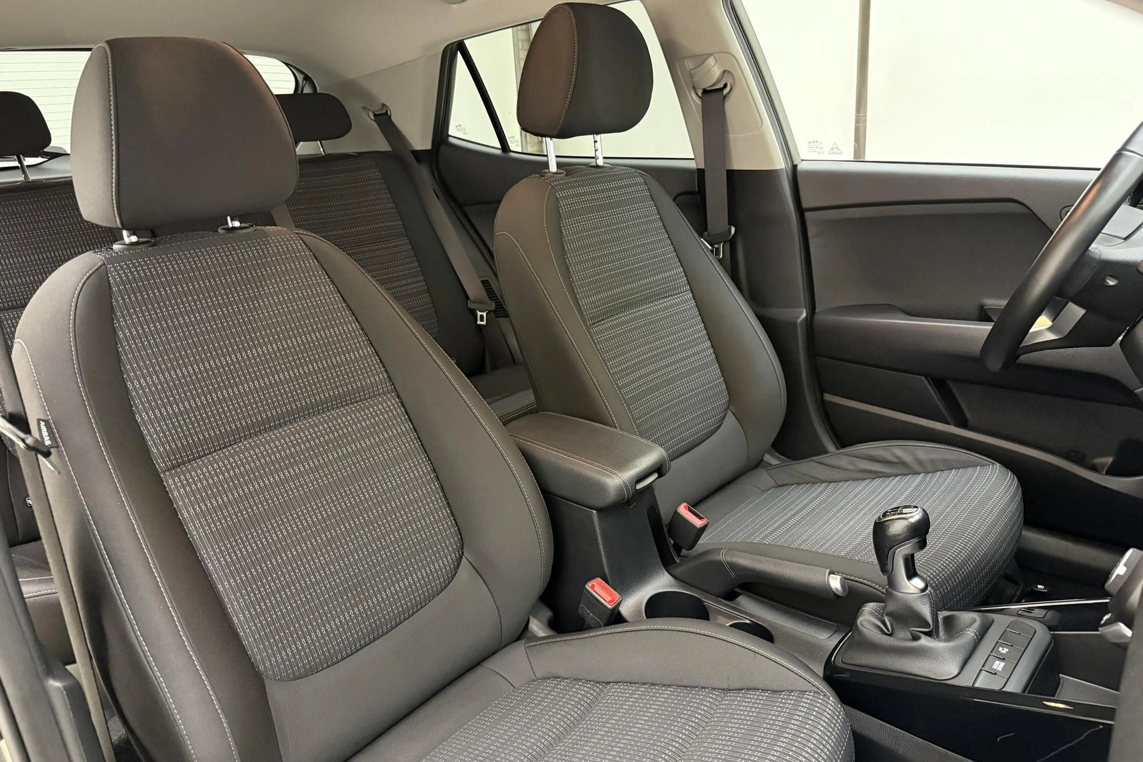 Kia Stonic 1.0 T-GDi 100pk MHEV Dynamic Plus Line | Kia Garan — photo 13