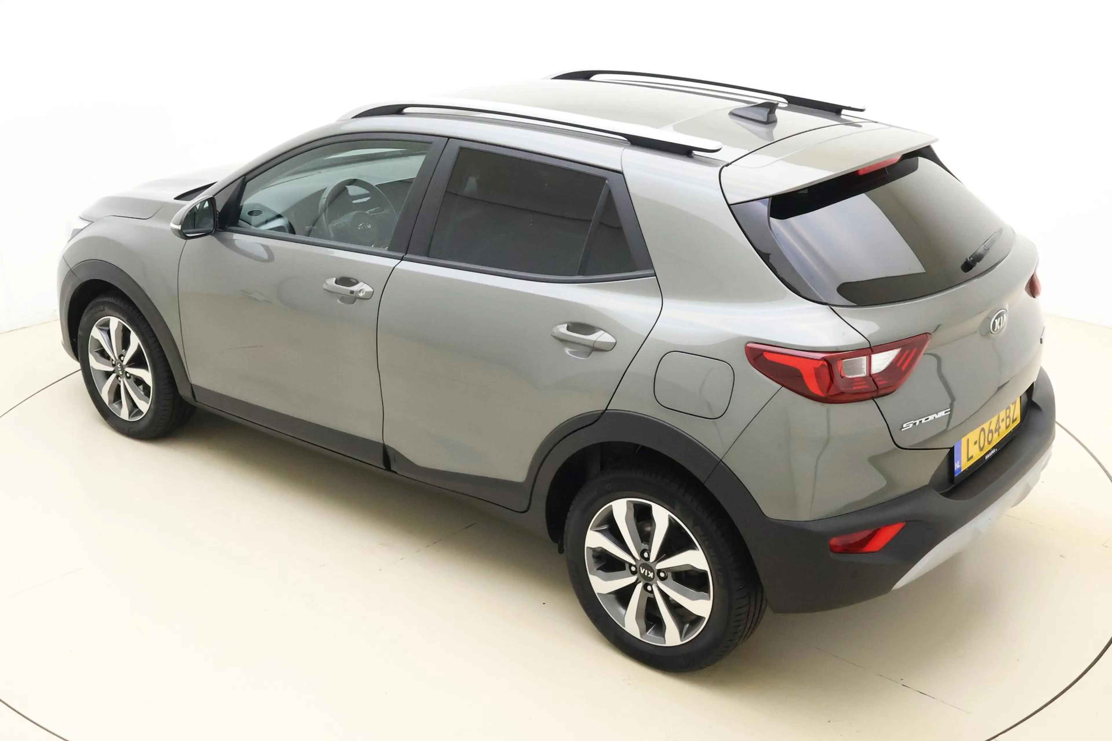 Kia Stonic 1.0 T-GDi 100pk MHEV Dynamic Plus Line | Kia Garan — photo 4