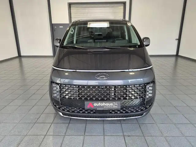 Hyundai Staria view 2