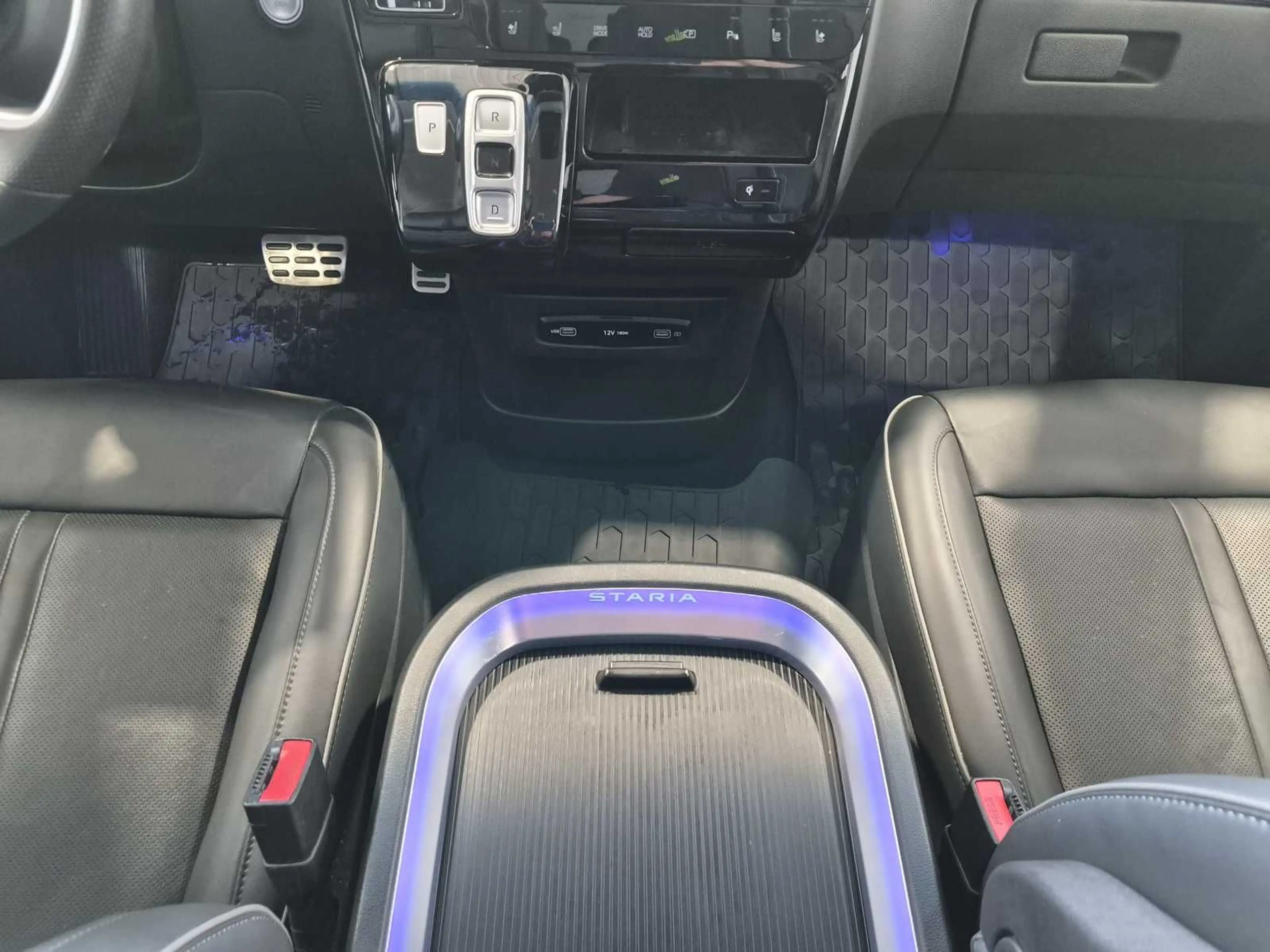 Hyundai STARIA 2.2 CRDi Signature 4WD|7-Sitze|360°|BOSE — photo 12
