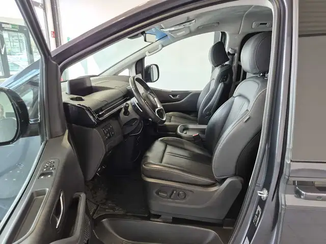 Hyundai Staria view 8