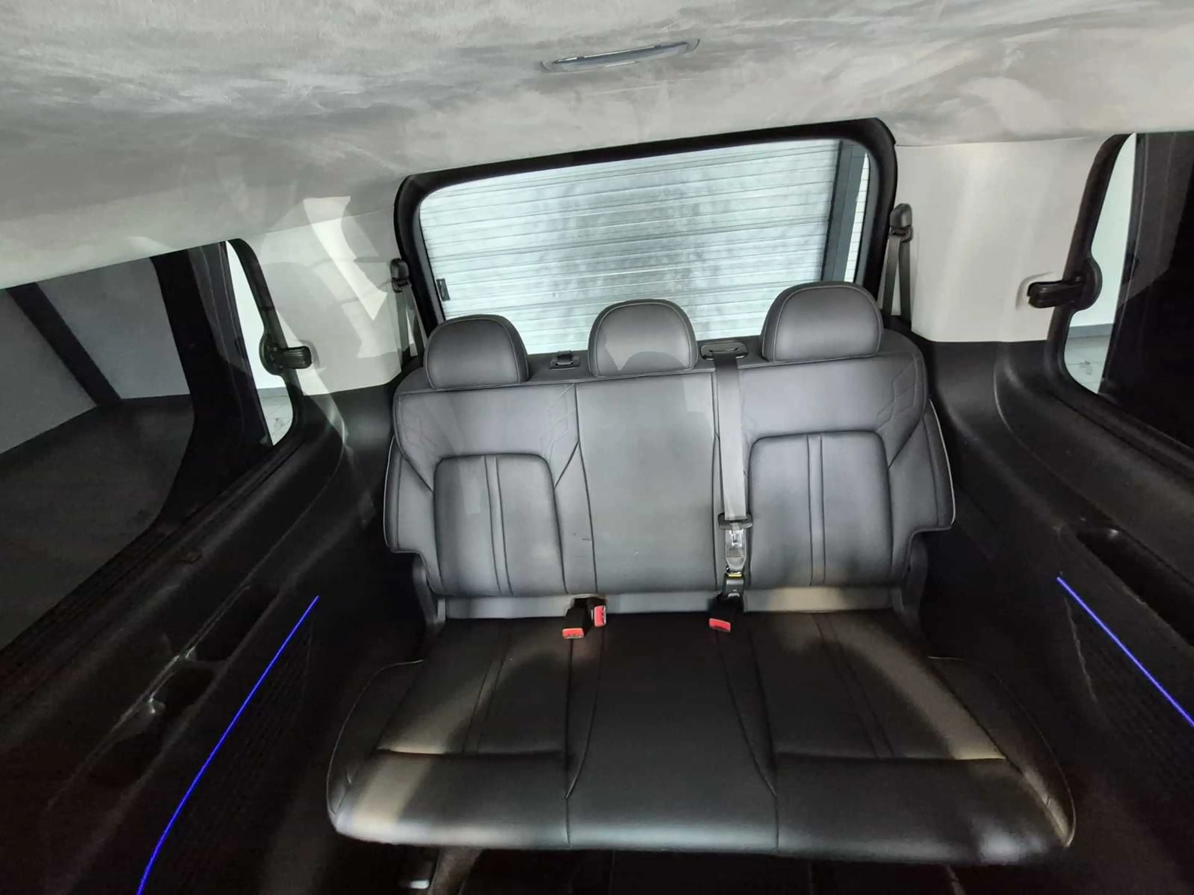 Hyundai STARIA 2.2 CRDi Signature 4WD|7-Sitze|360°|BOSE — photo 15