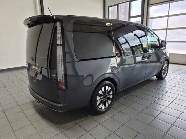 Hyundai Staria view 5
