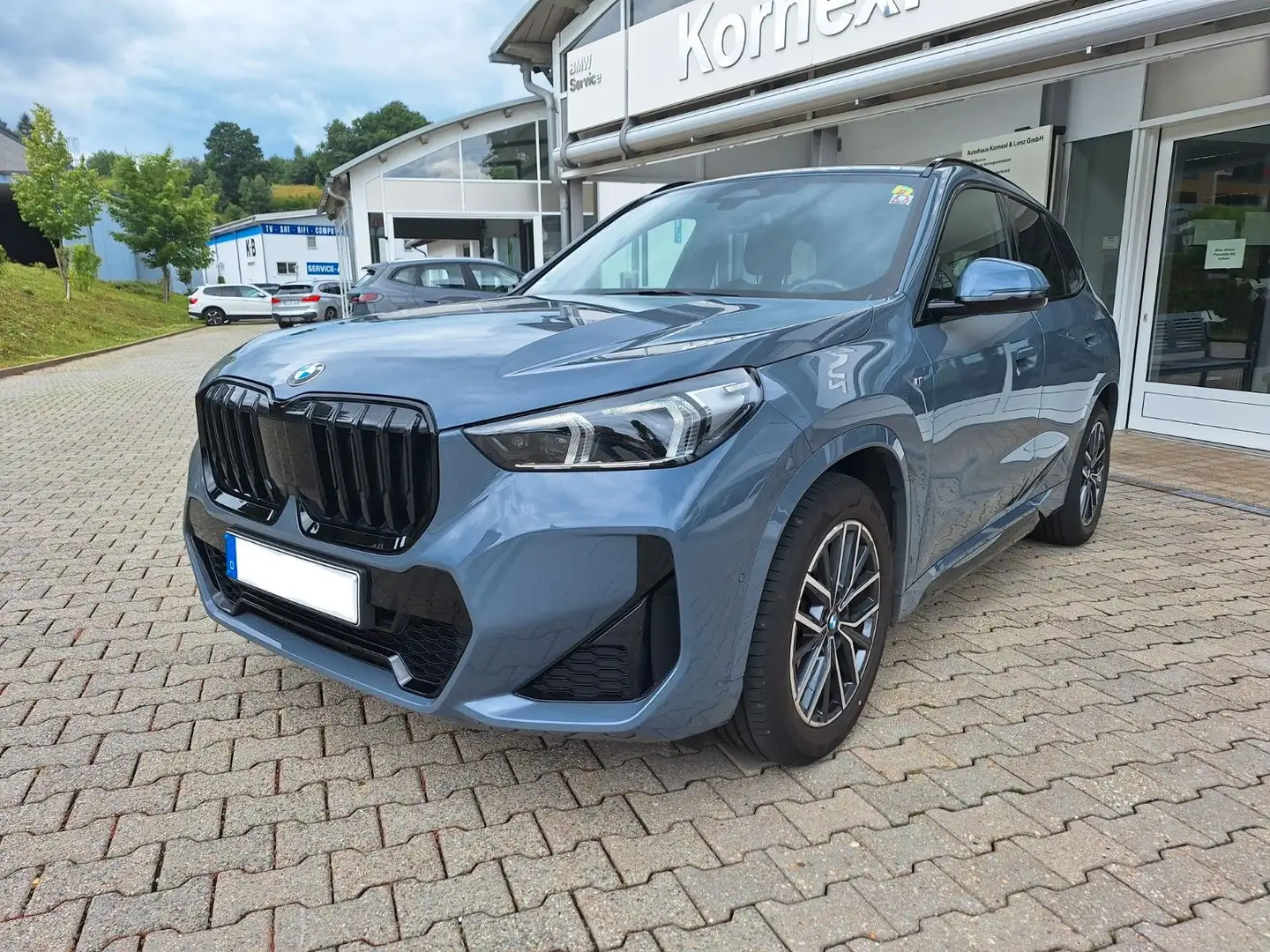 BMW X1 23 d xDrive M Sport AHK adap. LED RFK DAB PDC Grau - 1