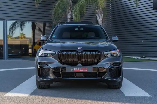 BMW X5 view 2