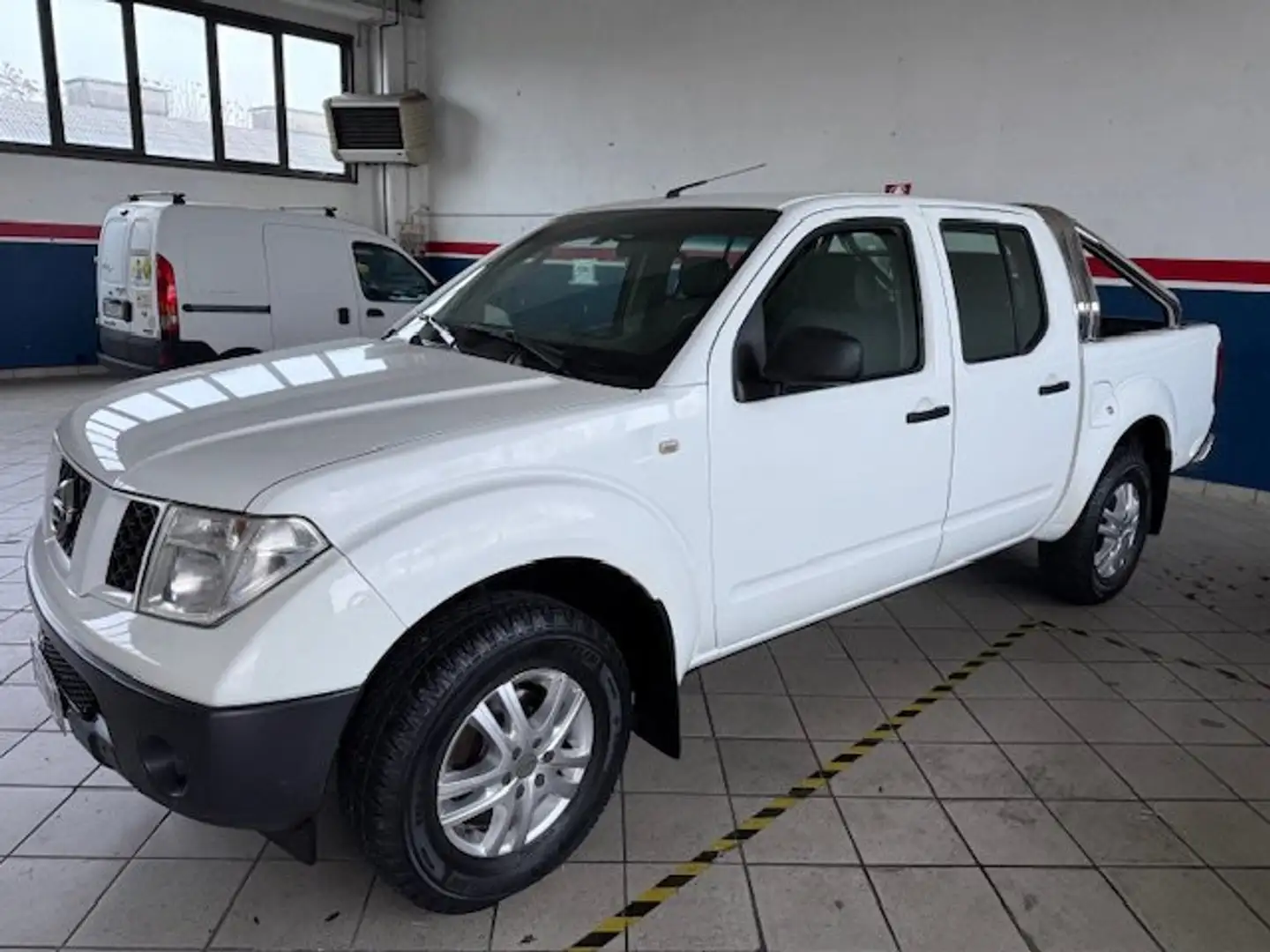 Nissan Navara Navara 2005 d.cab 2.5 dci XE 174cv Blanc - 1