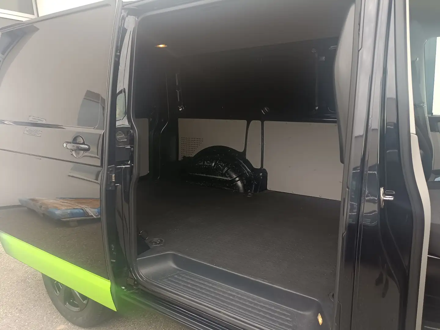 Volkswagen T6 Transporter Klima Schwarz - 2