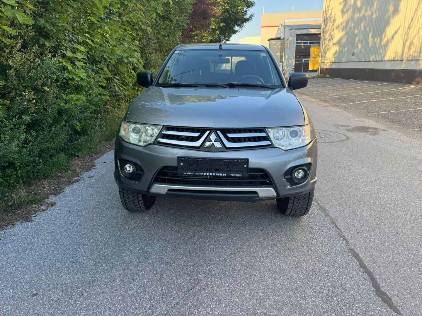 Mitsubishi L200 Intense Doppelkabine 4WD Grau - 2