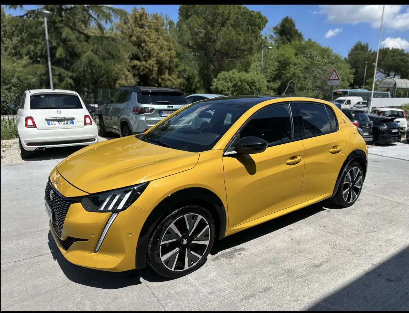Peugeot 208 1.2 puretech GT Line s&s 130cv eat8 Jaune - 2