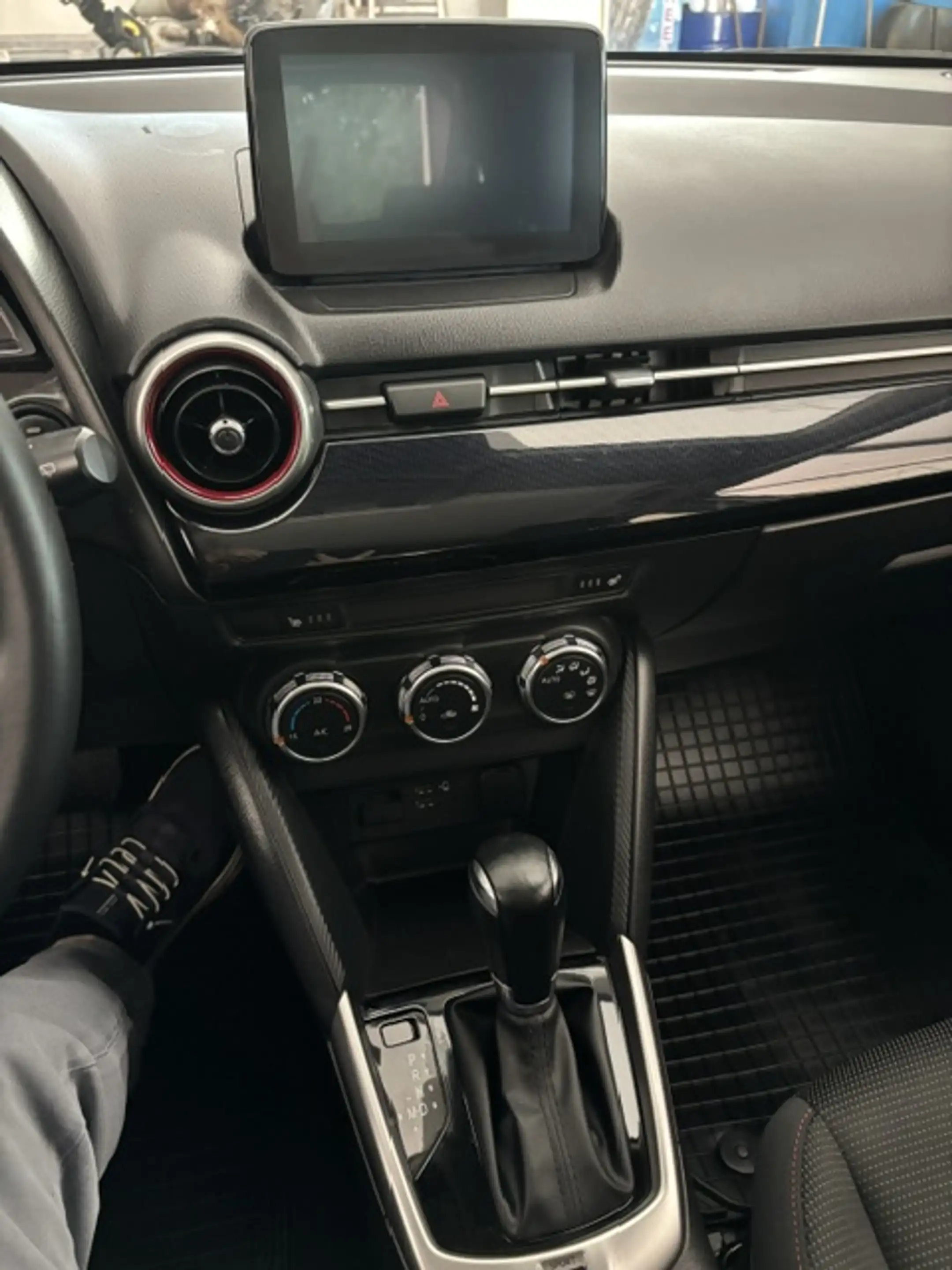 Mazda 2 Homura — photo 12