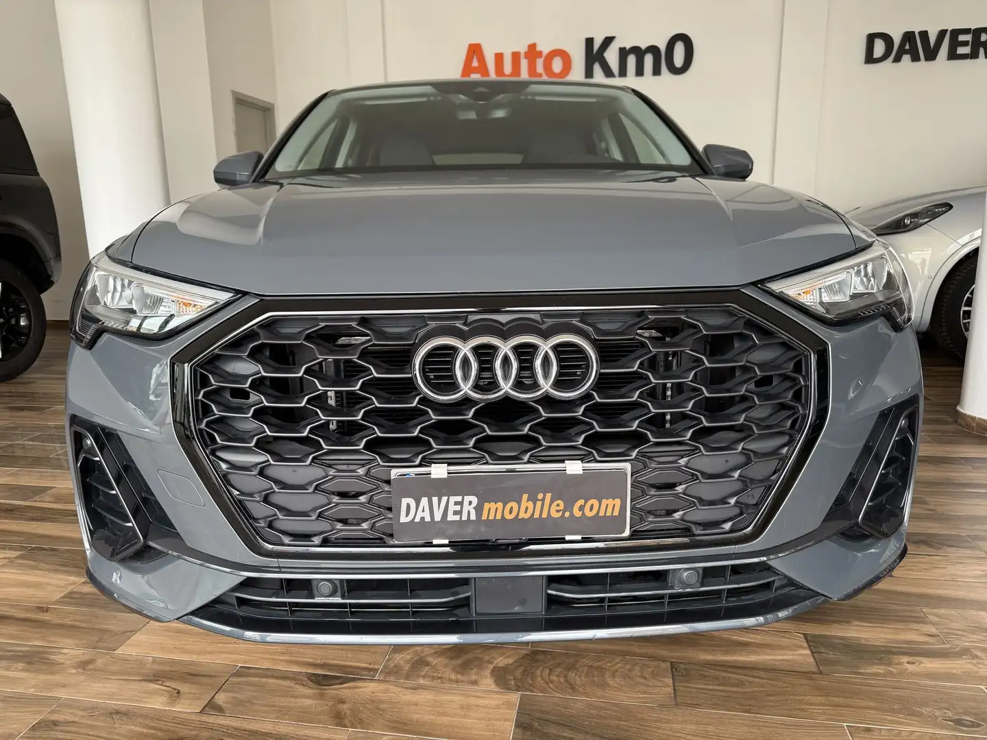 Audi Q3 SPB 35 TDI S tronic Business Plus Grau - 2