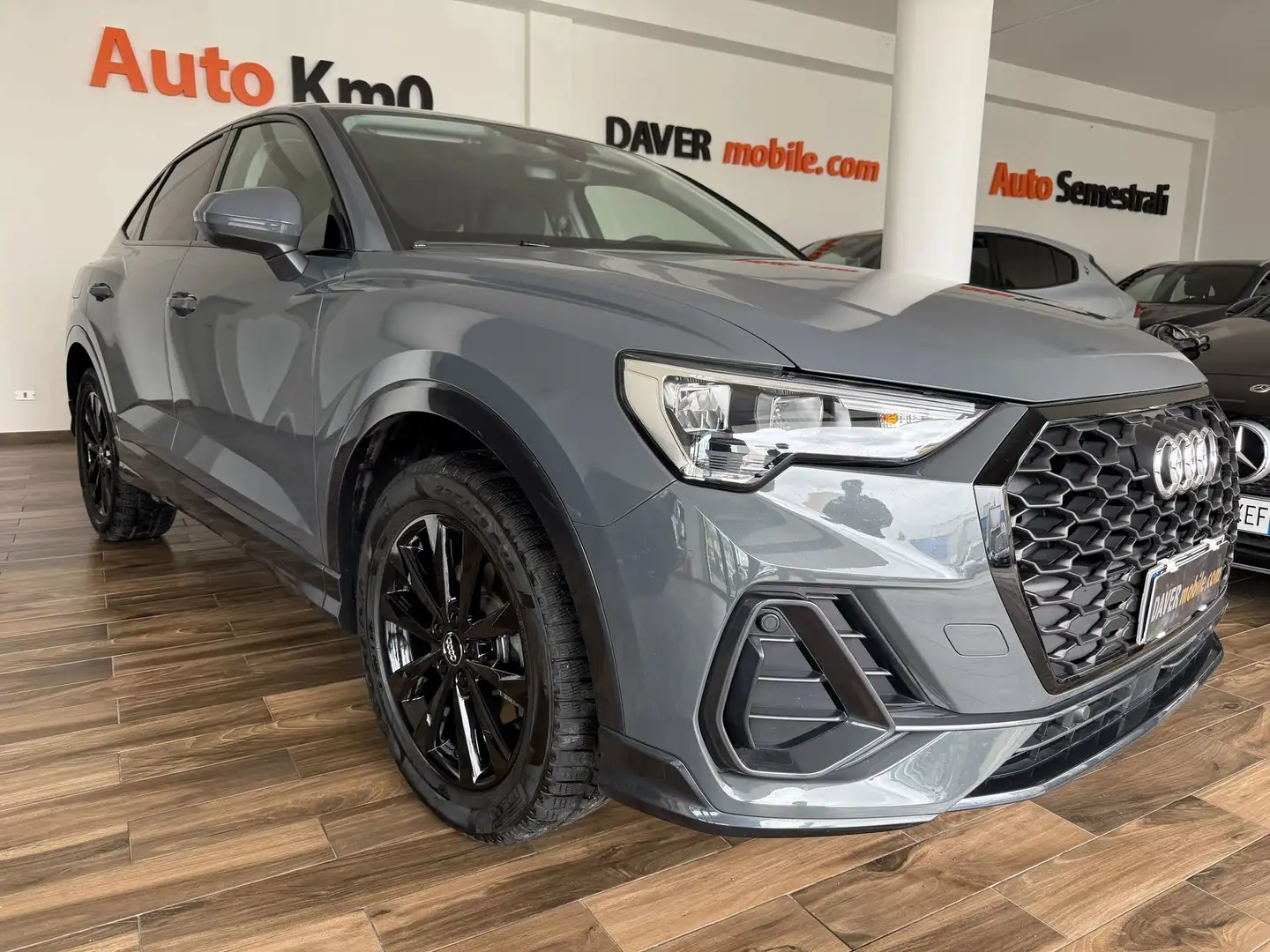 Audi Q3 SPB 35 TDI S tronic Business Plus Grau - 1