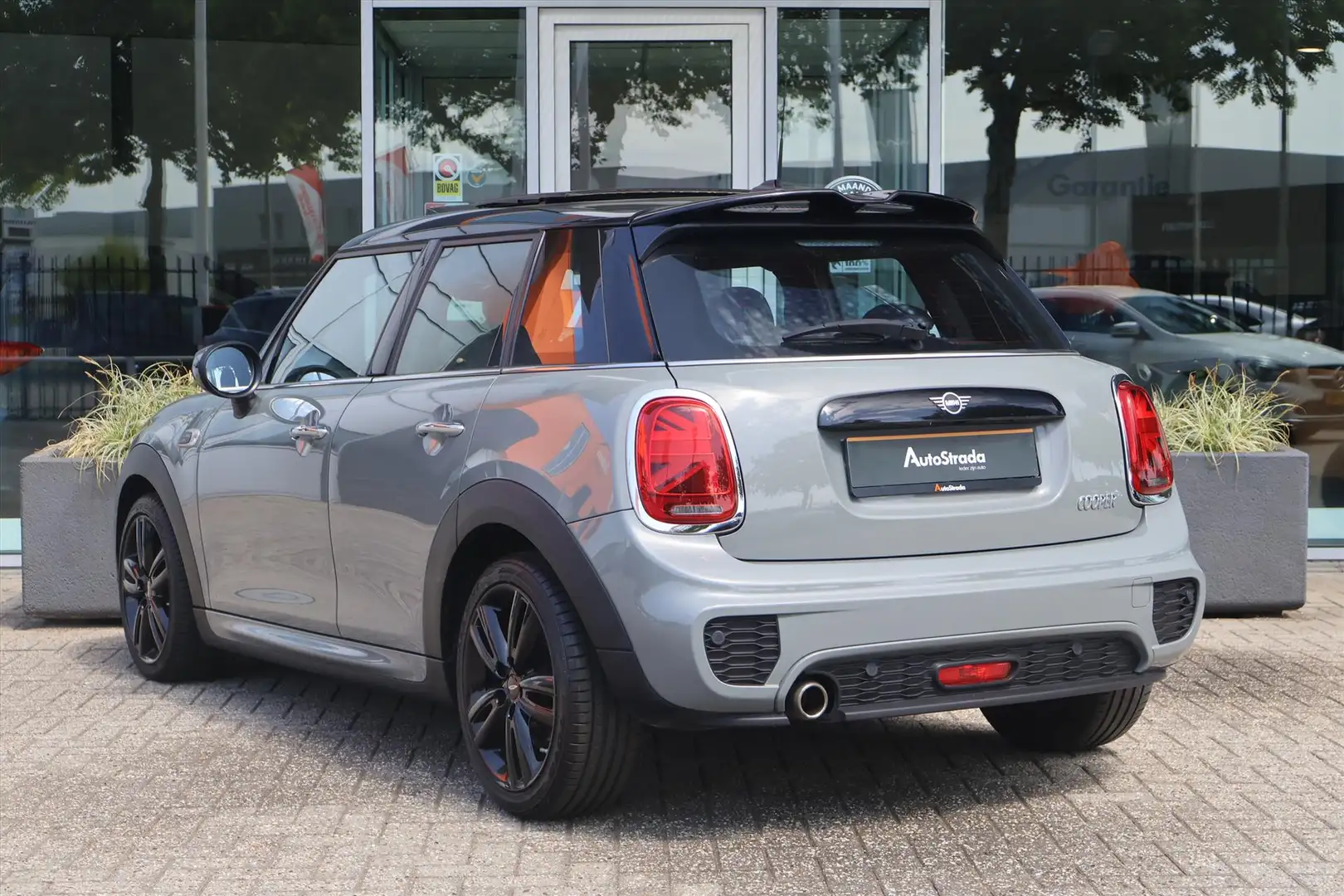 MINI John Cooper Works JCW 136pk | Keyless | Pano | Carplay | Virtual | N Grau - 2