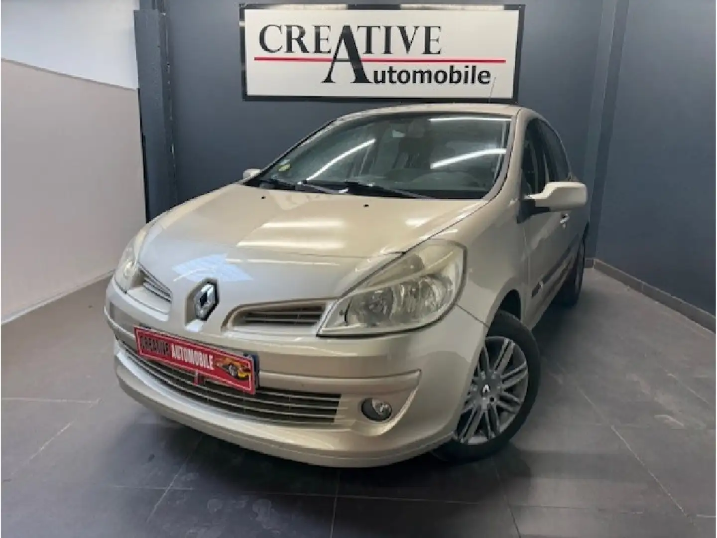 Renault Clio 1.5 dCi 85 Dynamique - 1