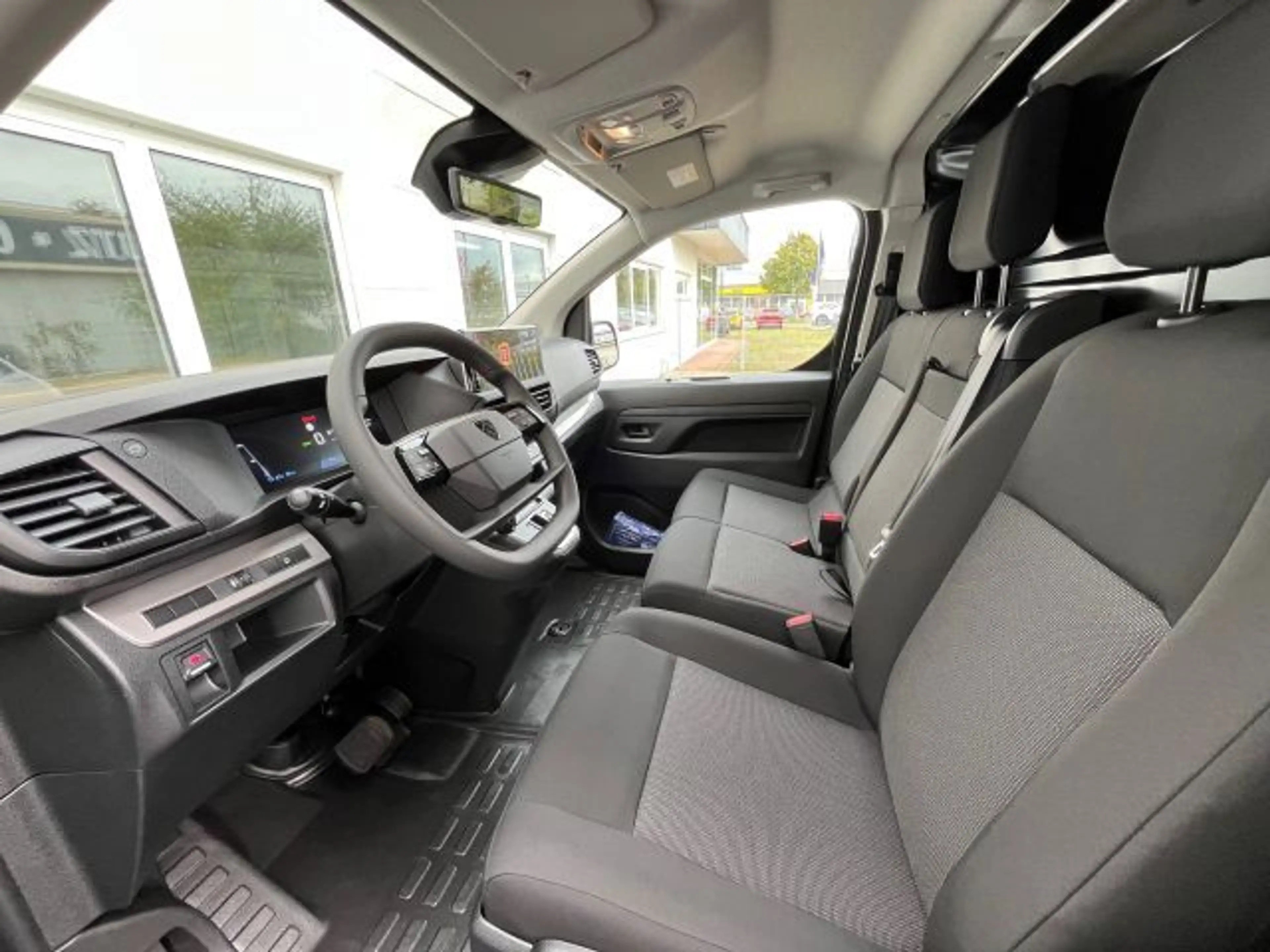 Peugeot Expert e-Expert L2 (75kWh) — photo 6