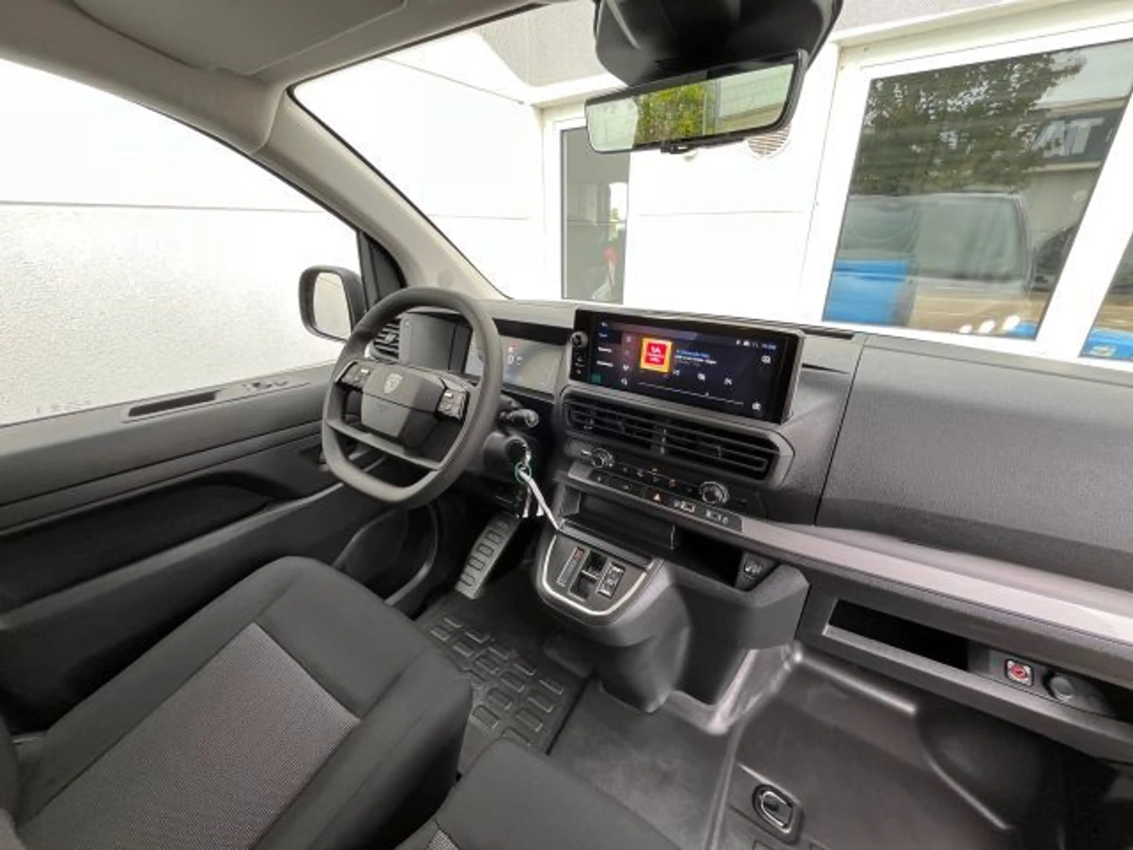 Peugeot Expert e-Expert L2 (75kWh) — photo 7