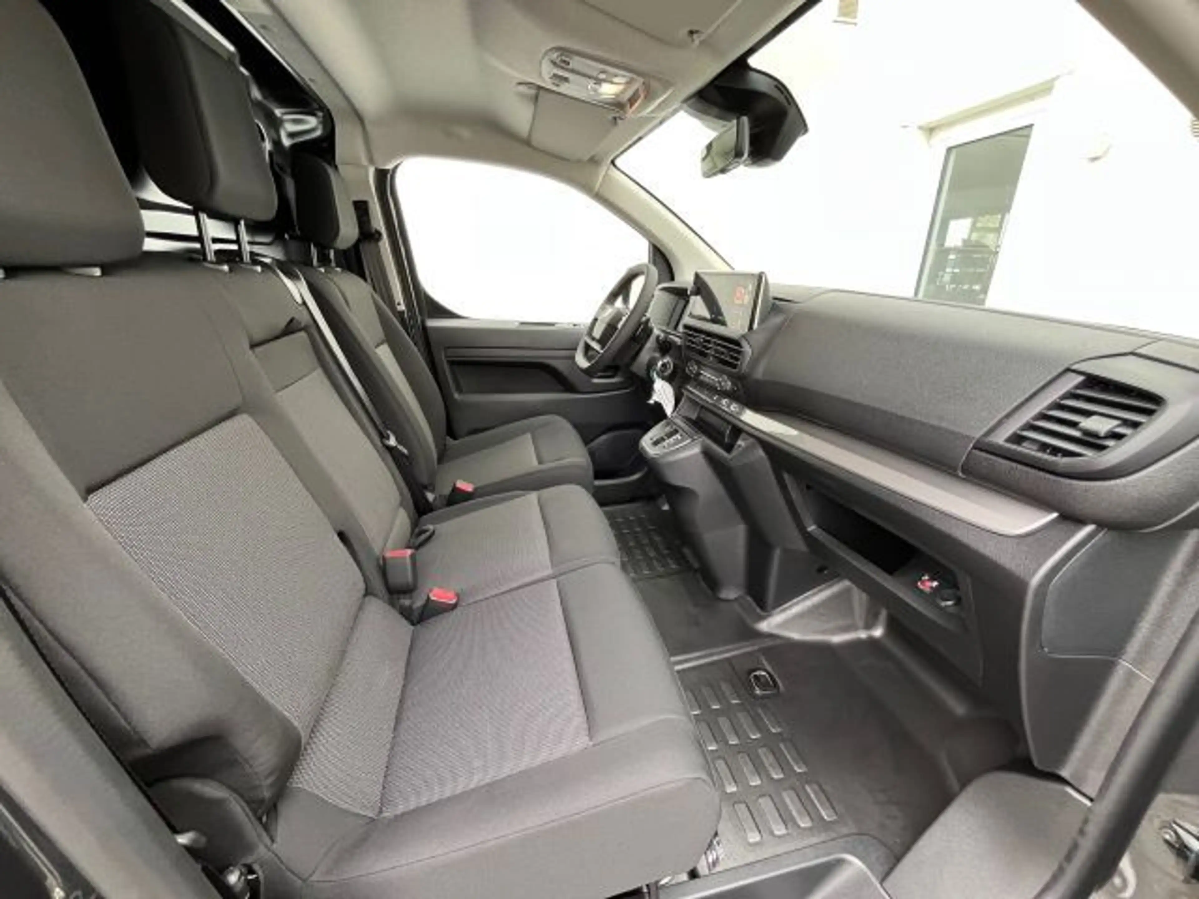 Peugeot Expert e-Expert L2 (75kWh) — photo 8