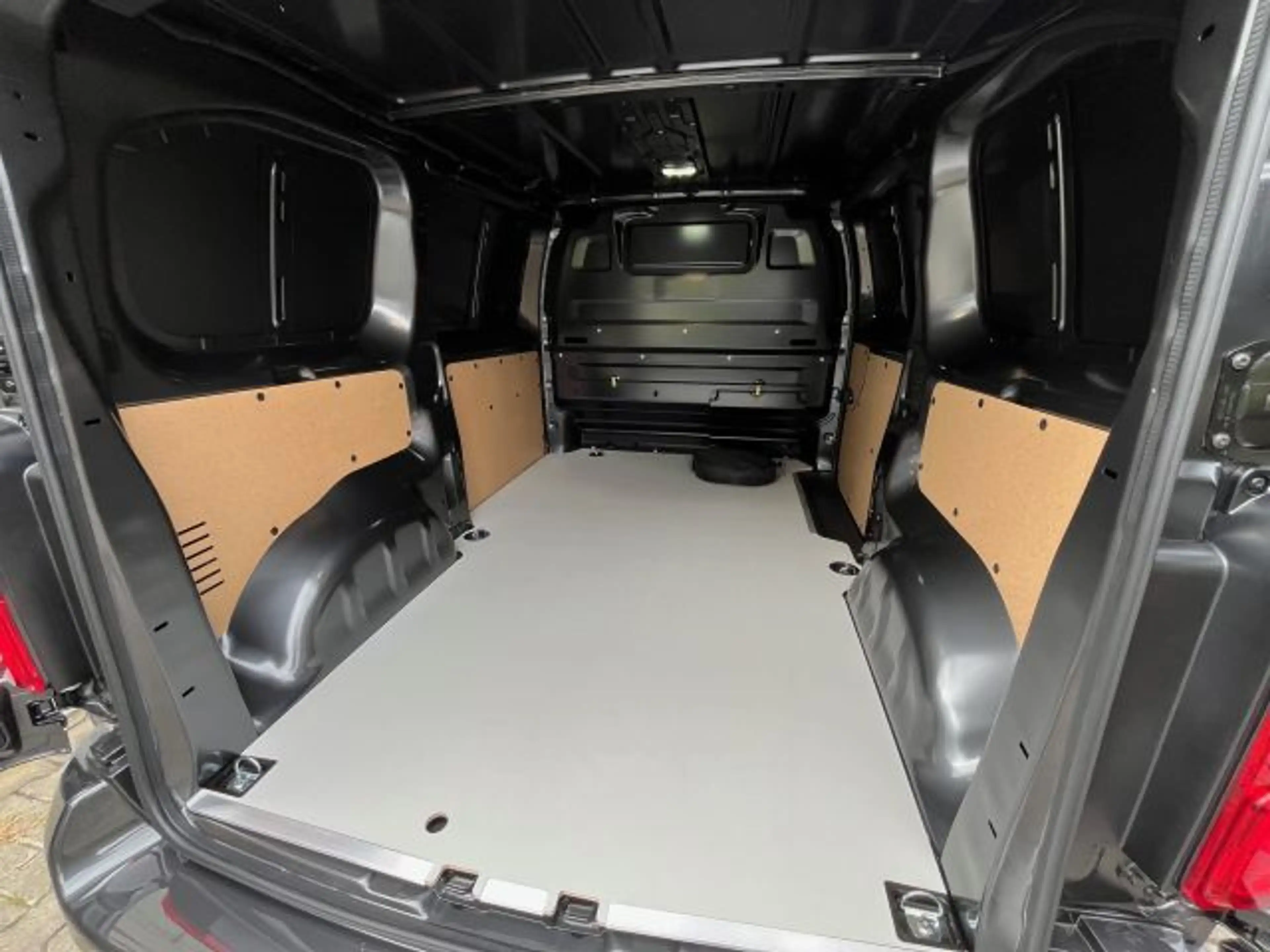 Peugeot Expert e-Expert L2 (75kWh) — photo 9