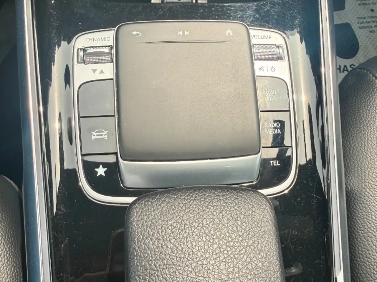 Mercedes-Benz GLB снимка Mercedes-Benz GLB