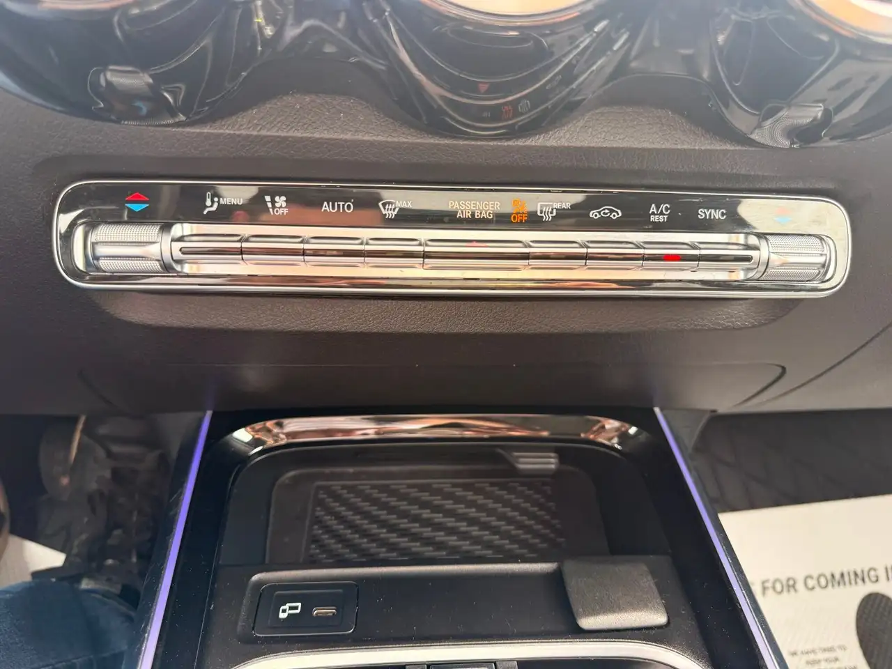 Mercedes-Benz GLB снимка Mercedes-Benz GLB
