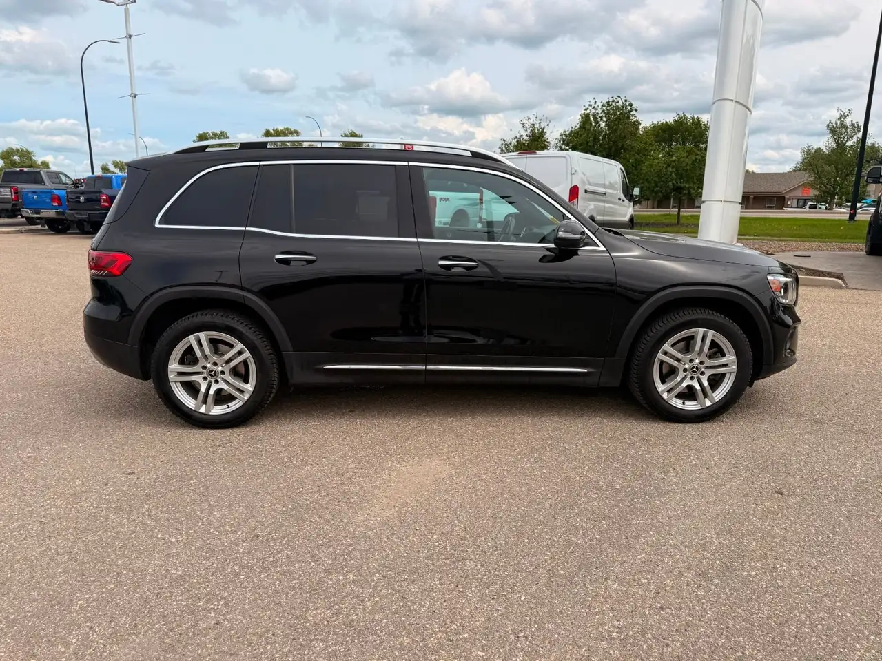 Mercedes-Benz GLB снимка Mercedes-Benz GLB
