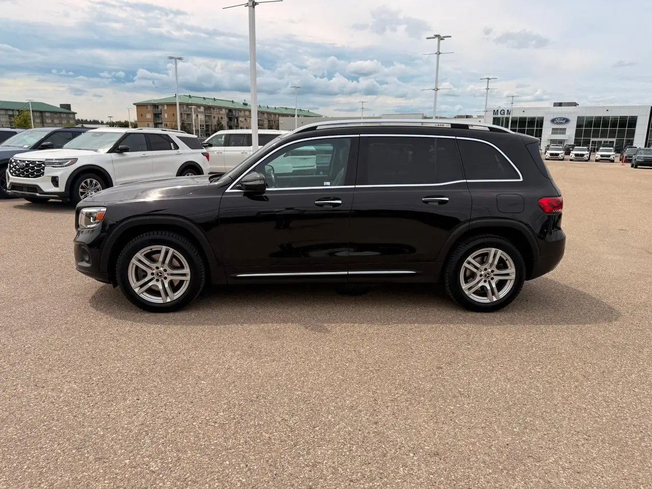 Mercedes-Benz GLB снимка Mercedes-Benz GLB