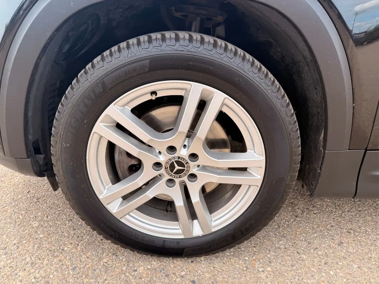 Mercedes-Benz GLB снимка Mercedes-Benz GLB