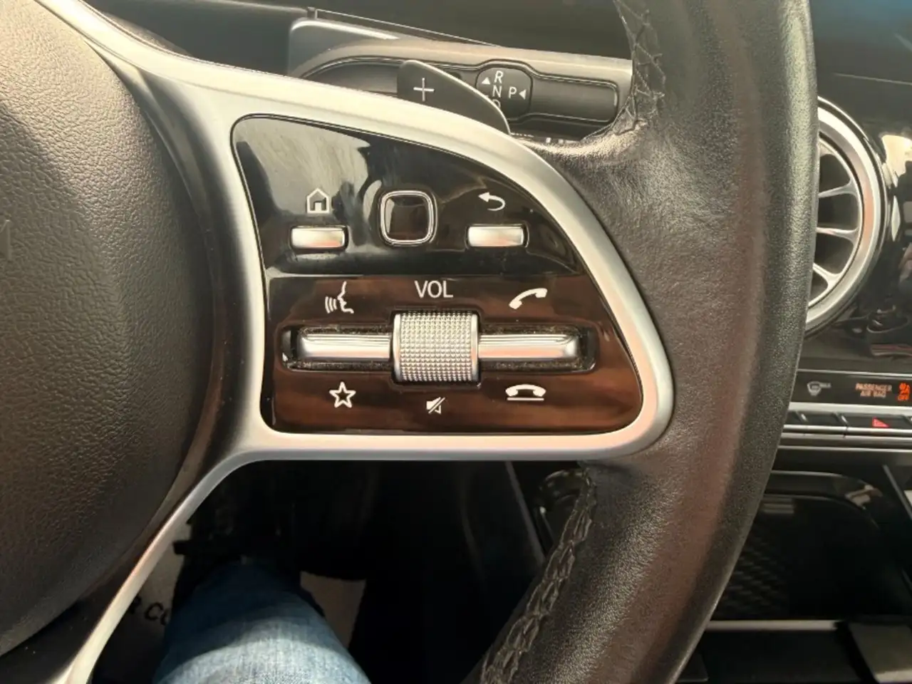 Mercedes-Benz GLB снимка Mercedes-Benz GLB