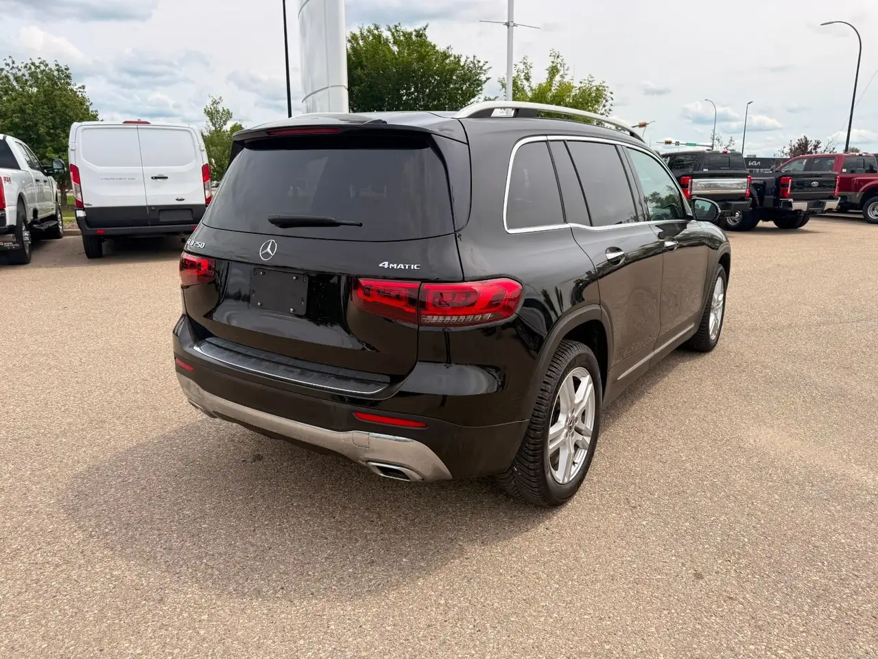 Mercedes-Benz GLB снимка Mercedes-Benz GLB