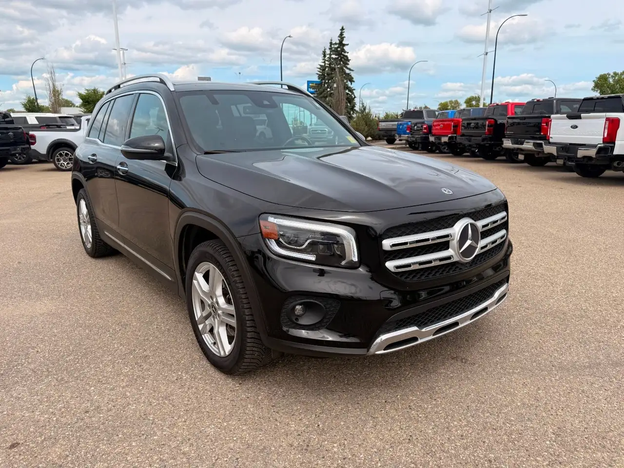 Mercedes-Benz GLB снимка Mercedes-Benz GLB