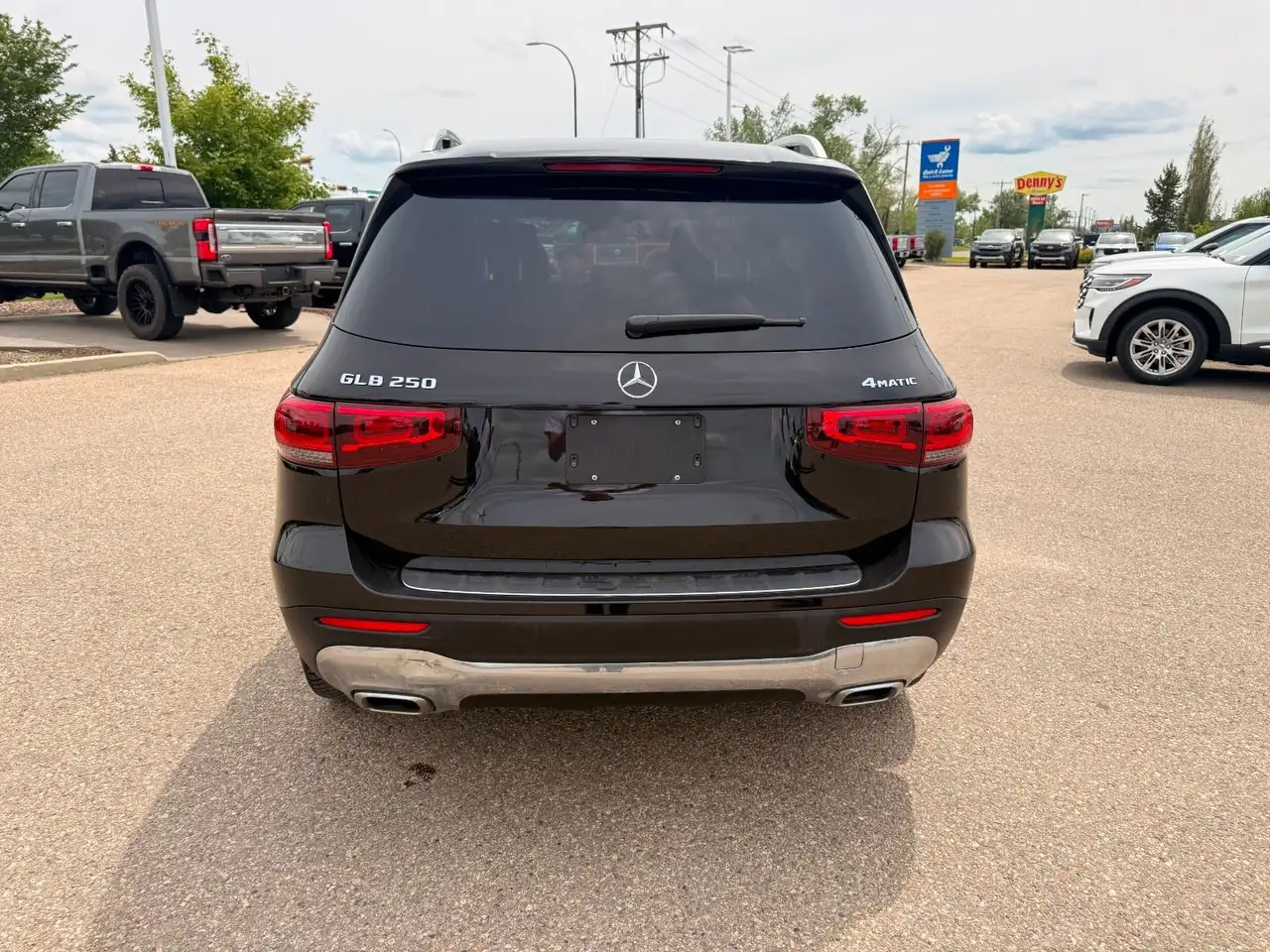 Mercedes-Benz GLB снимка Mercedes-Benz GLB