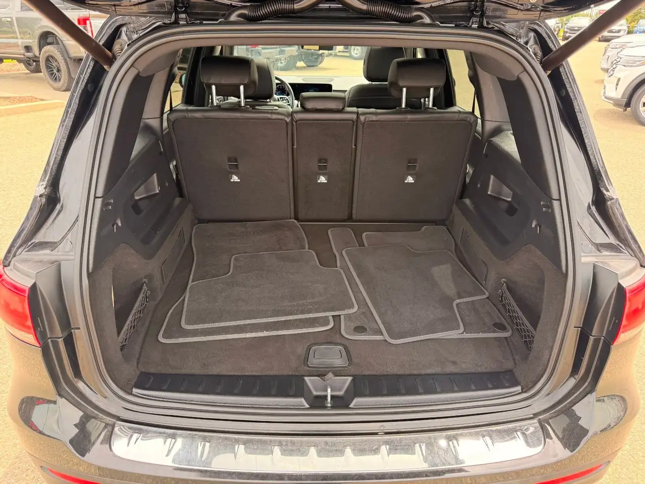 Mercedes-Benz GLB снимка Mercedes-Benz GLB