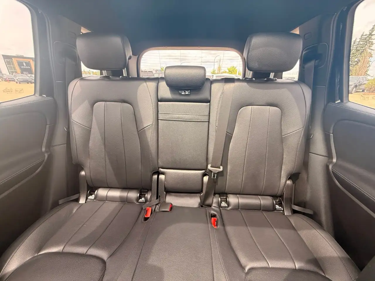 Mercedes-Benz GLB снимка Mercedes-Benz GLB