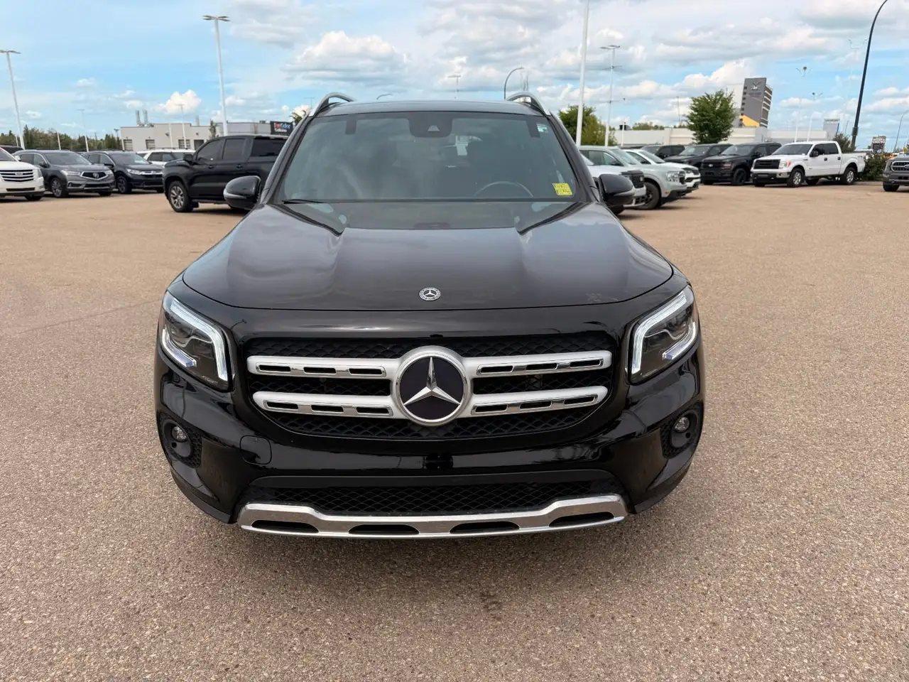 Mercedes-Benz GLB снимка Mercedes-Benz GLB