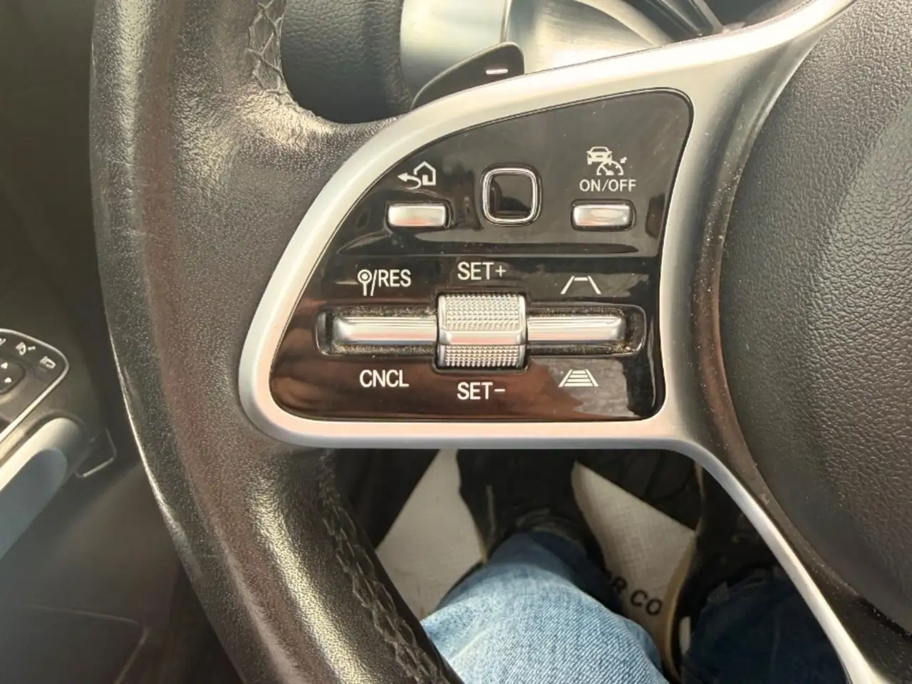 Mercedes-Benz GLB снимка Mercedes-Benz GLB