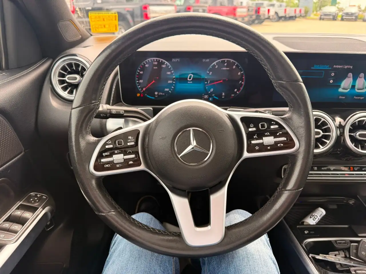 Mercedes-Benz GLB снимка Mercedes-Benz GLB