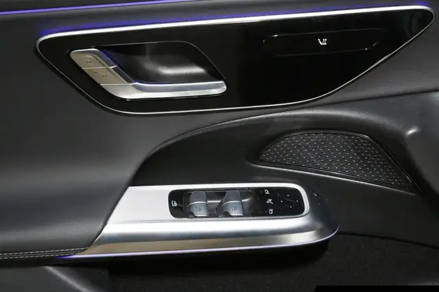 Mercedes-Benz E-Class view 14