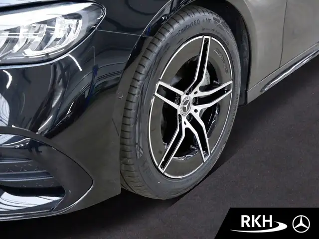 Mercedes-Benz E-Class view 5