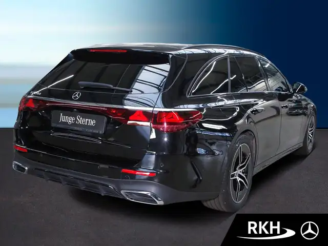 Mercedes-Benz E-Class view 3