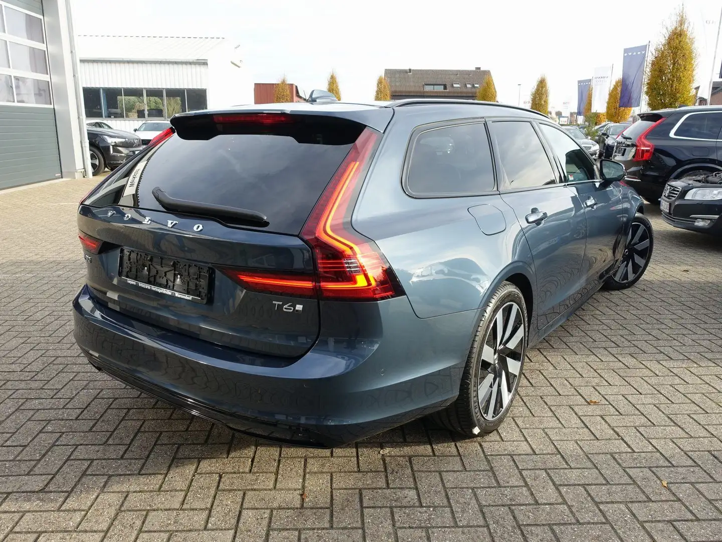 Volvo V90 Plus T6 AWD Plug-in Hybrid/Pano/360°/H&K/BLS - 2