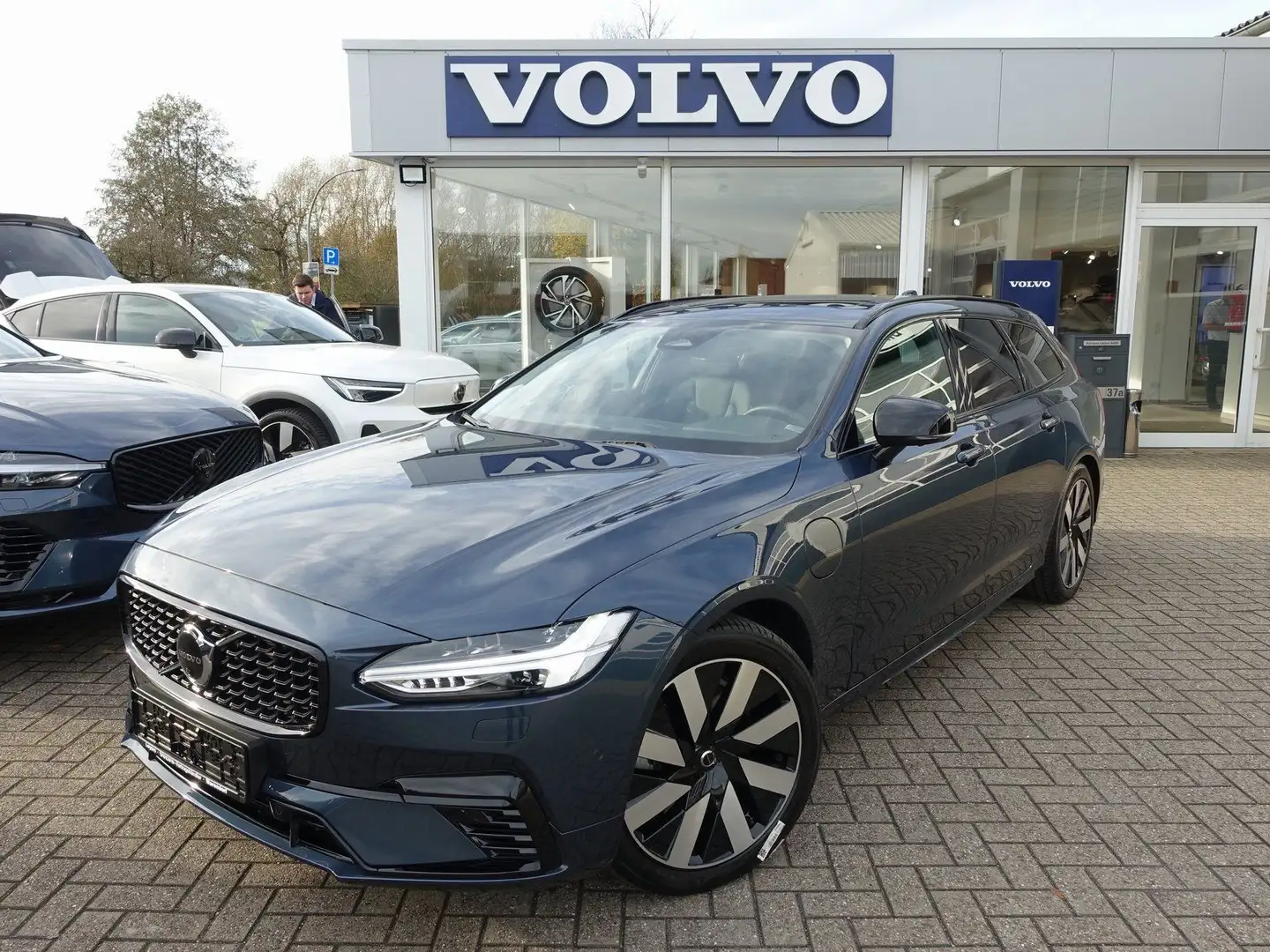 Volvo V90 Plus T6 AWD Plug-in Hybrid/Pano/360°/H&K/BLS - 1