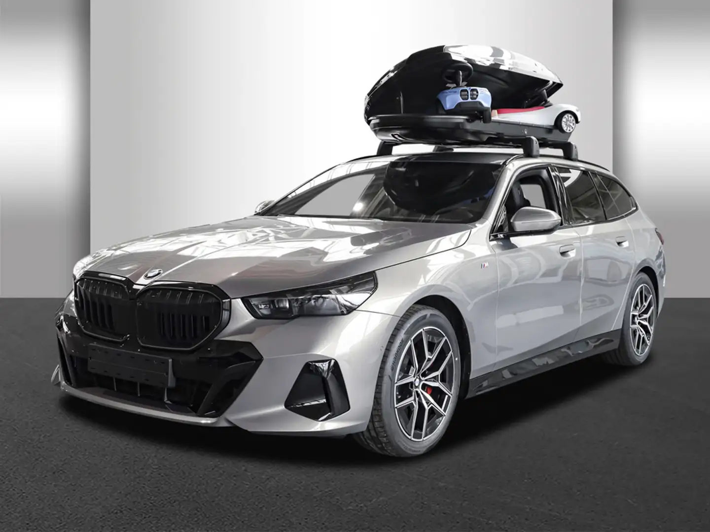 BMW 520 d xDrive Touring Navi Tempom.aktiv Bluetooth PDC M Grau - 2