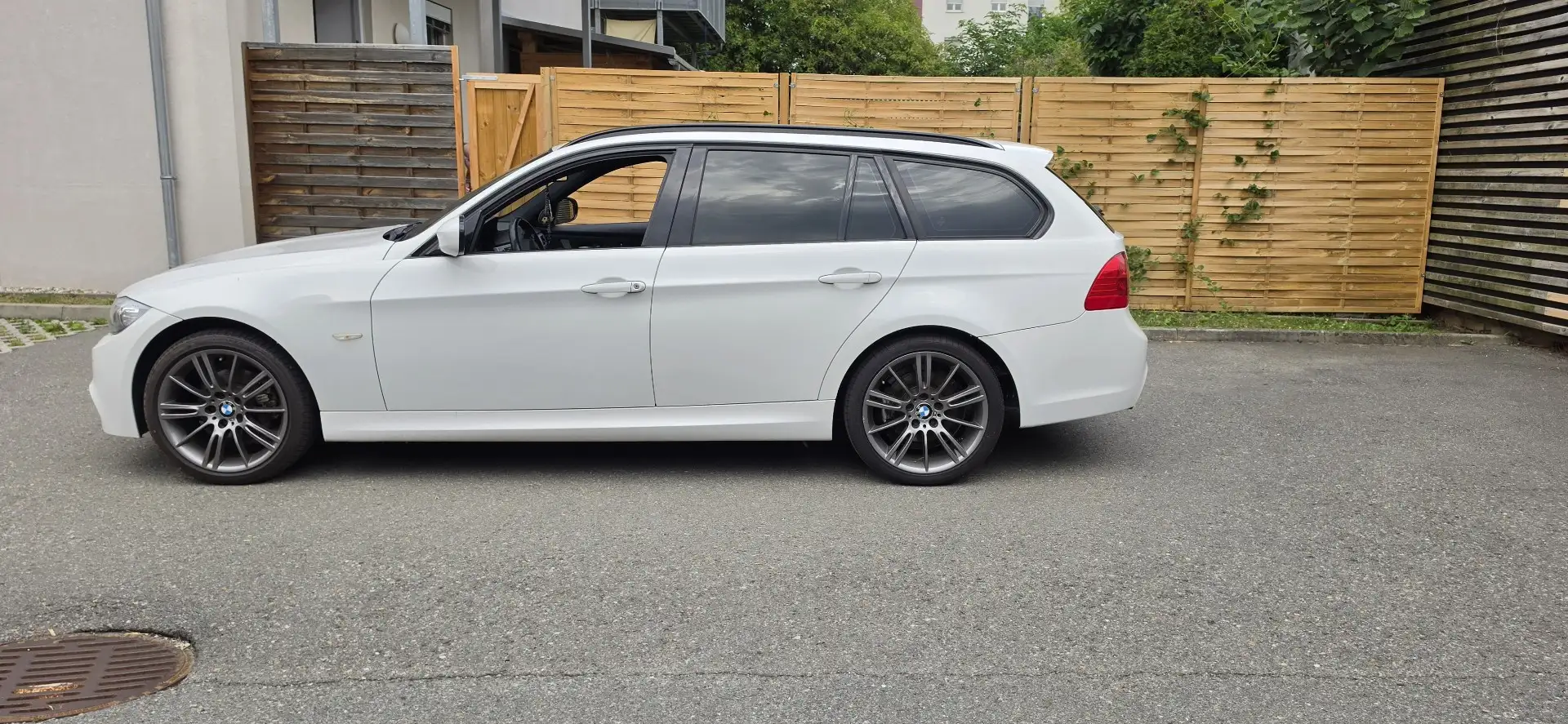 BMW 320 320d xDrive Touring - 2