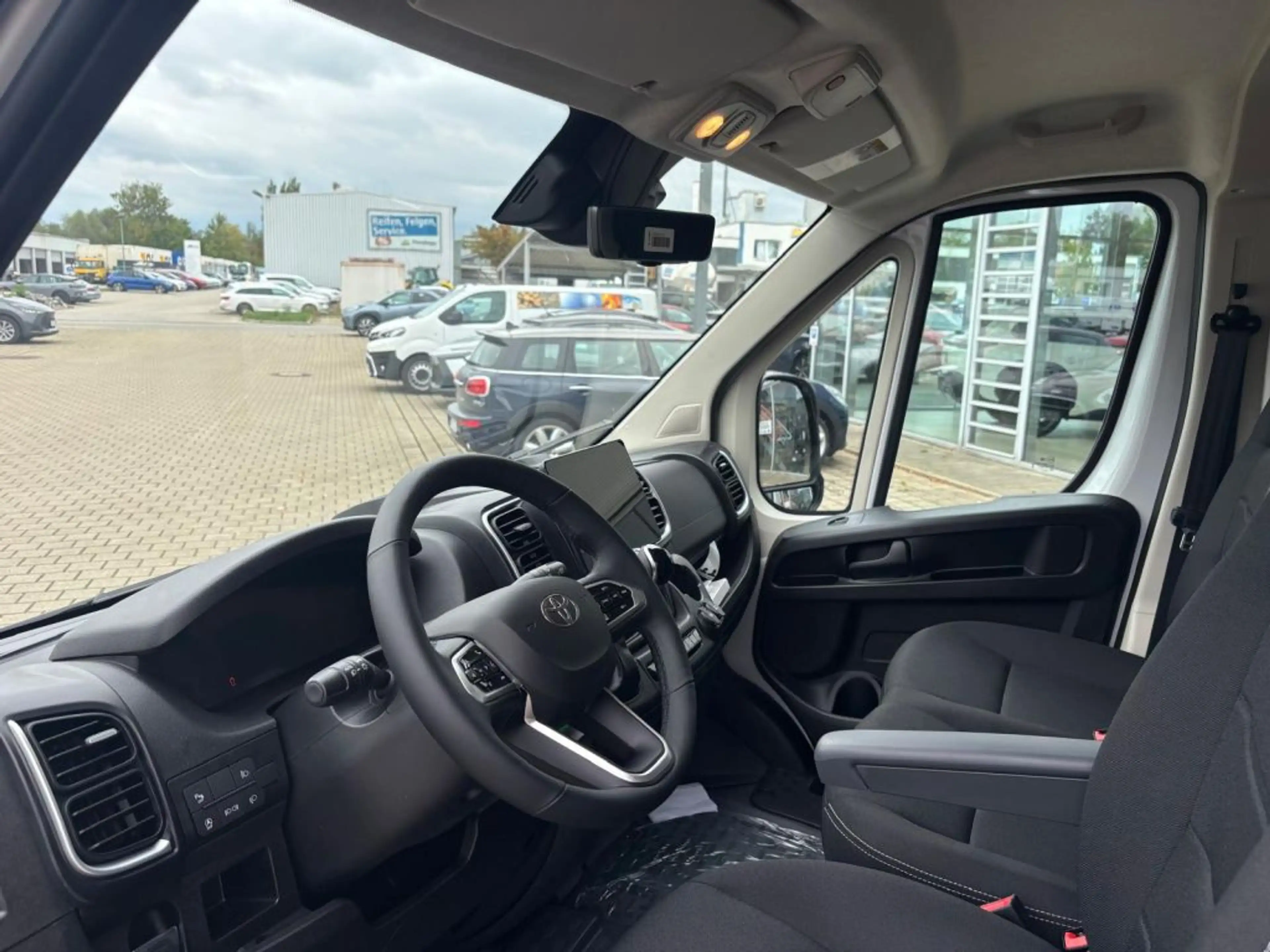 Toyota Proace Max 2.2-l-D 35 L3H2 Meister — photo 8