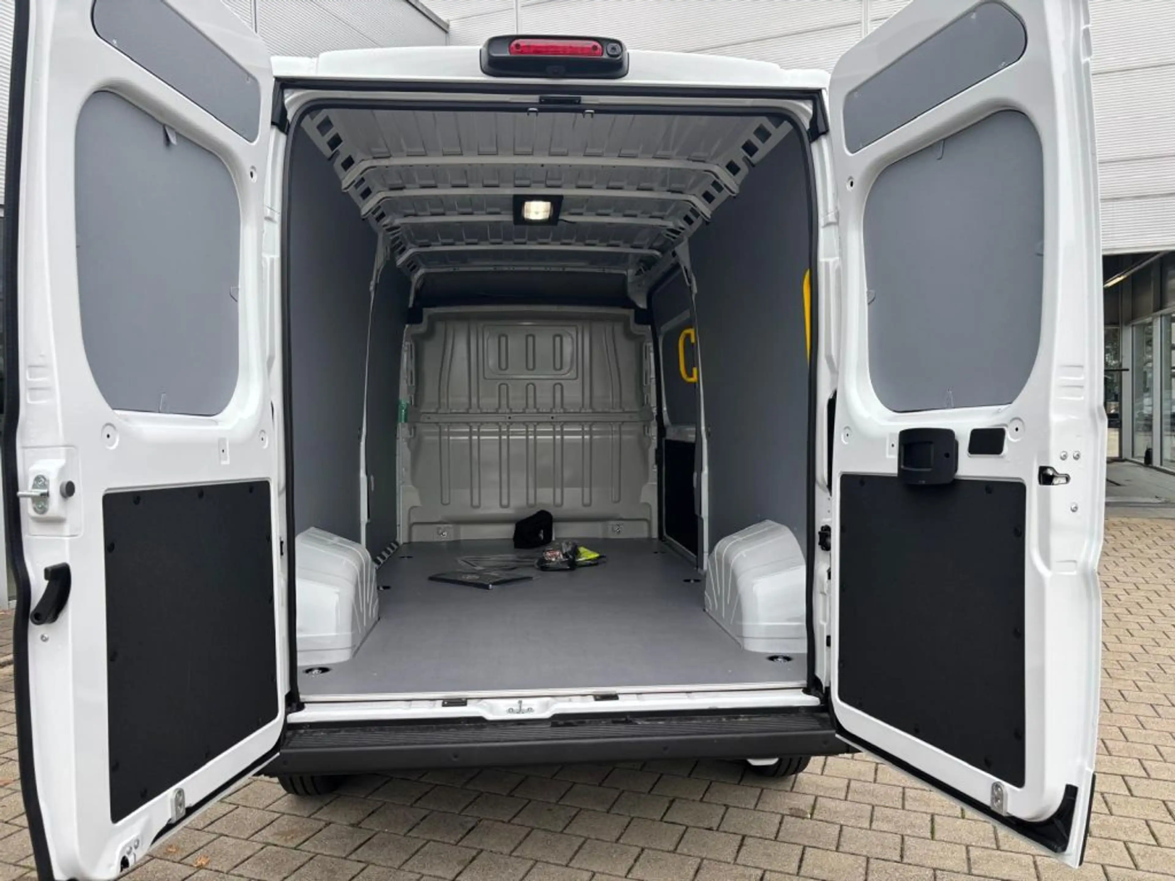 Toyota Proace Max 2.2-l-D 35 L3H2 Meister — photo 12