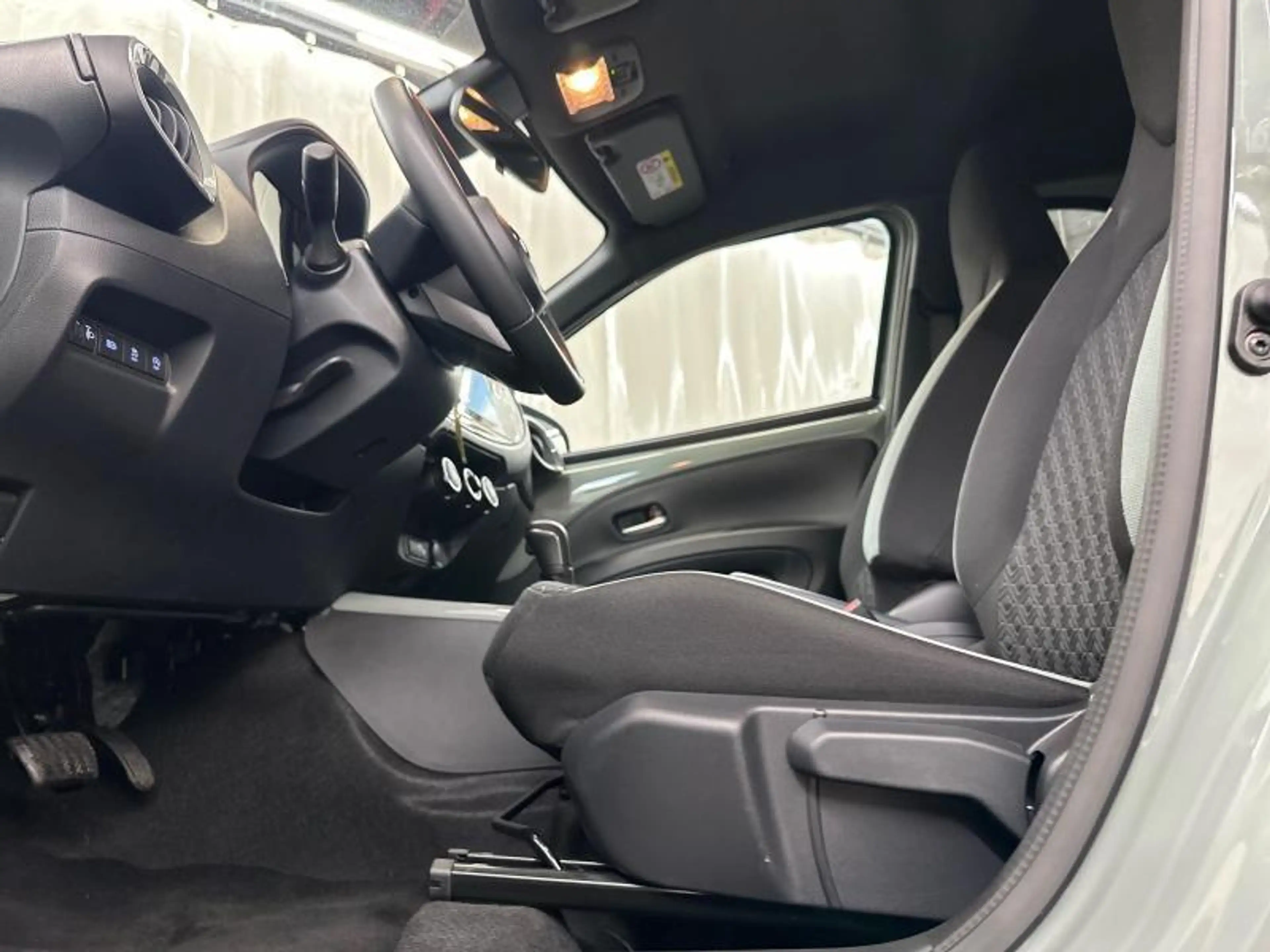 Toyota Aygo X AT Pulse | carplay | camera — photo 17