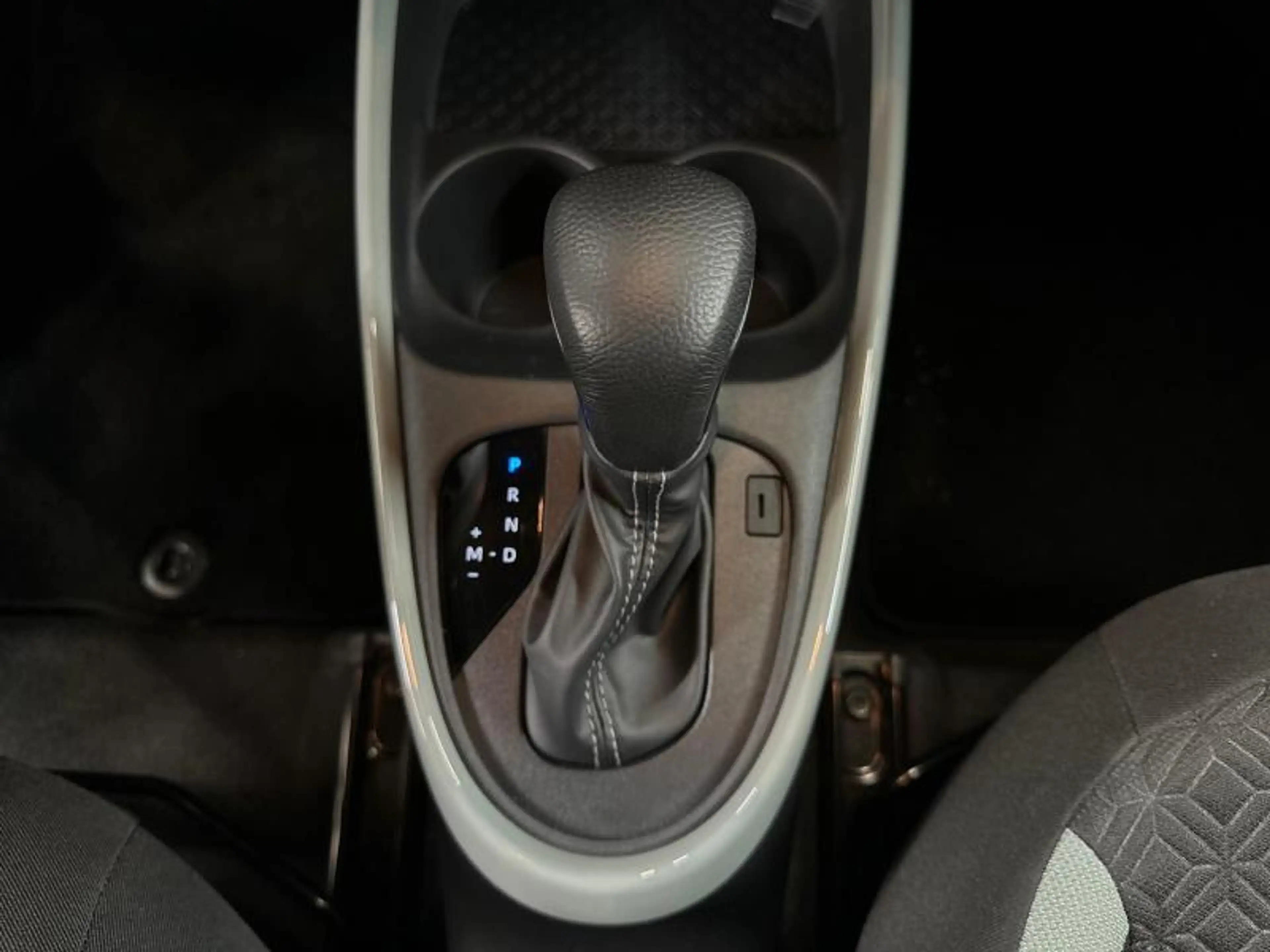 Toyota Aygo X AT Pulse | carplay | camera — photo 25